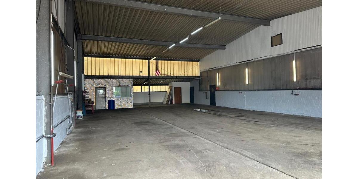 Halle Werkstatt mit großer Freifläche zu vermieten zimmer