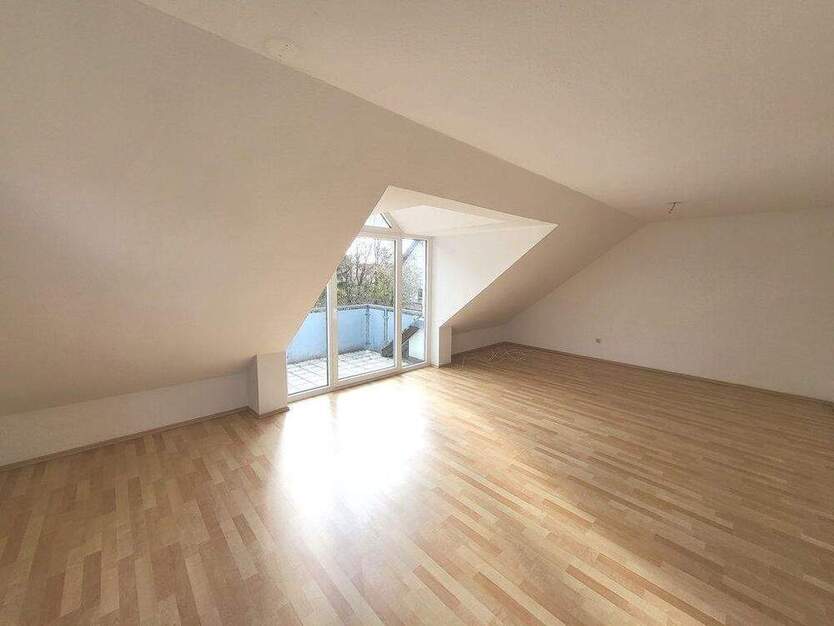 Charmante 2 Zimmer DG-Wohnung mit Balkon, EBK uvm. in Wendelstein OT.