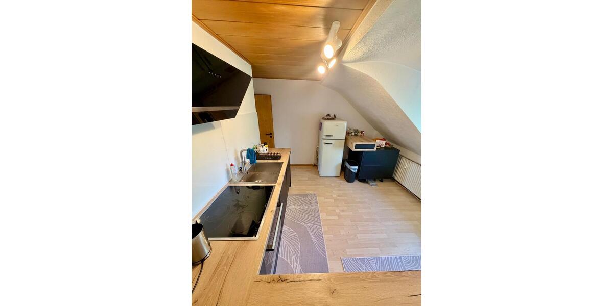 Dachgeschoßwohnung Duisburg - 3 Zimmer, 70 m&sup2;, 900&euro; | Angebot:26546138