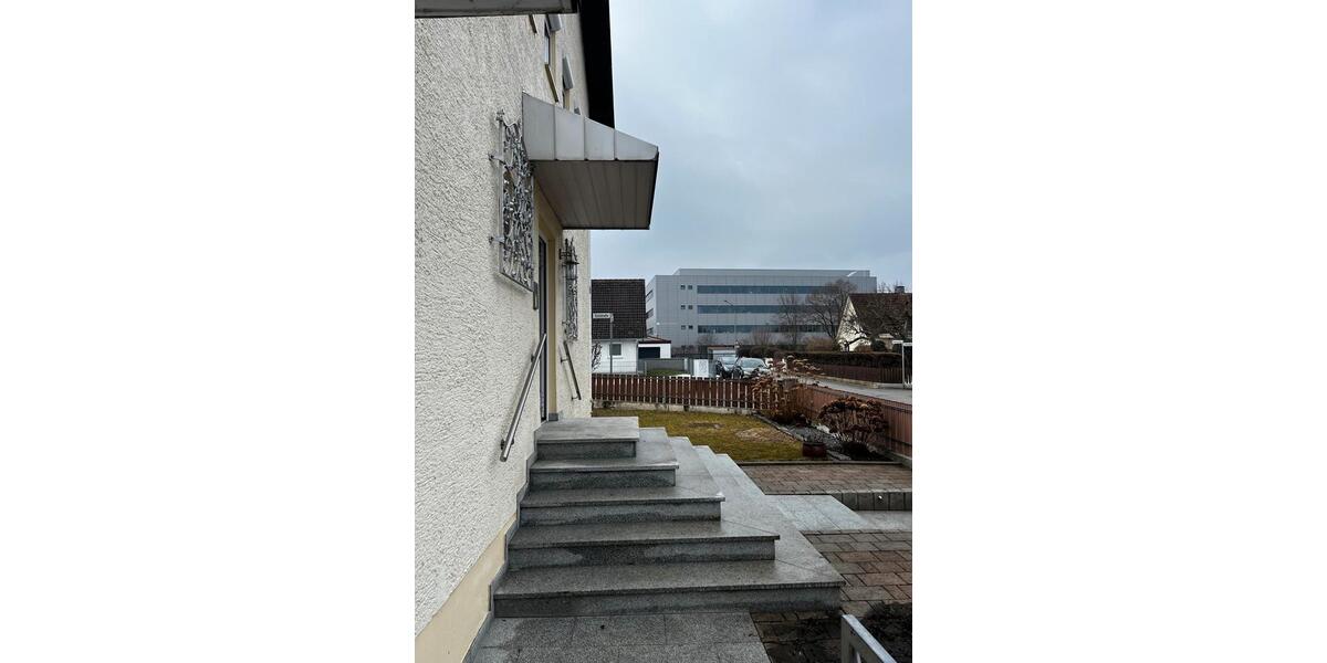 Erdgeschoßwohnung Dingolfing - 4.5 Zimmer, 125 m&sup2;, 1.250&euro; | Angebot:24852108