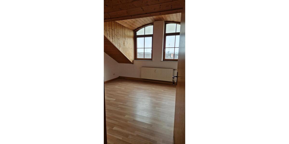 Dachgeschoßwohnung Chieming - 3 Zimmer, 70 m&sup2;, 990&euro; | Angebot:25648908