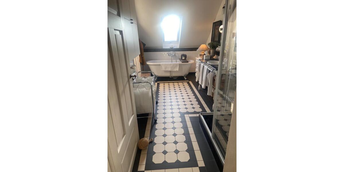 Dachgeschoßwohnung Baden-Baden Baden - 4 Zimmer, 113 m&sup2;, 1.500&euro; | Angebot:25649140