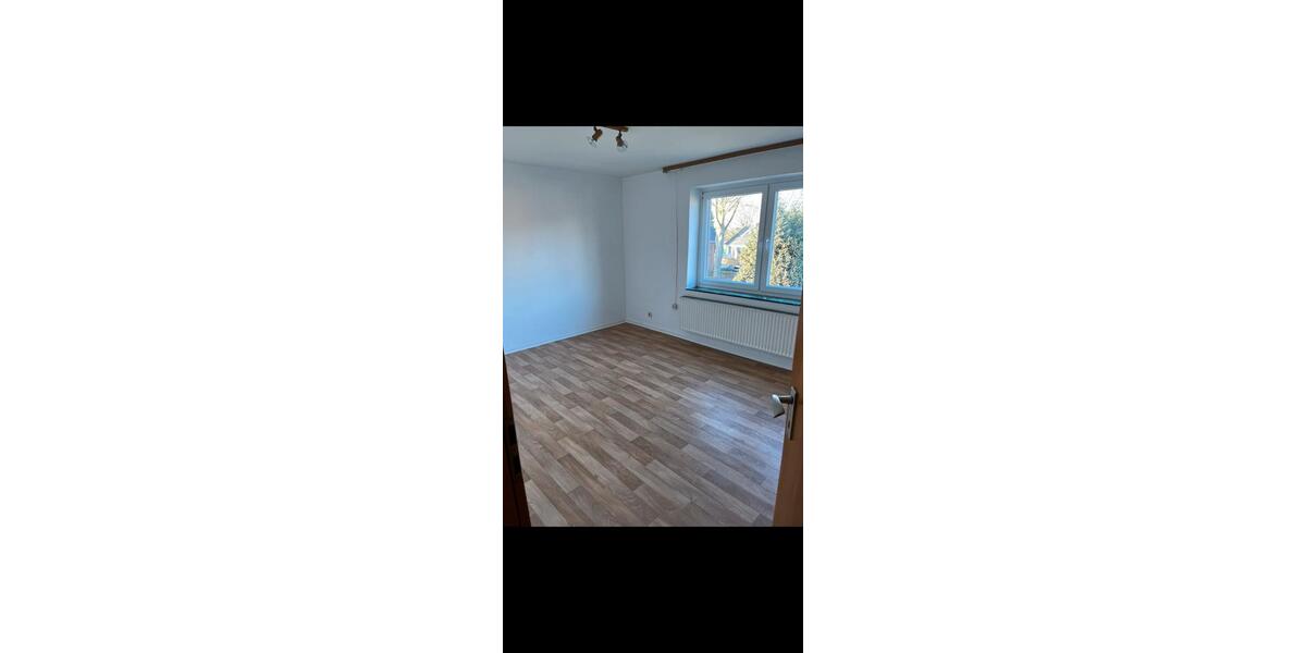 Erdgeschoßwohnung Cadenberge - 7 Zimmer, 160 m&sup2;, 1.120&euro; | Angebot:25427714