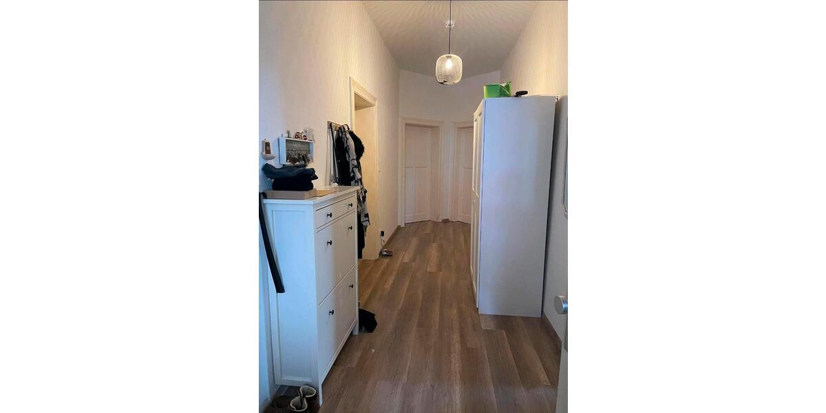 Helle 5 12 Zimmerwohnung im Drei-Partrien-Haus 5 zimmer