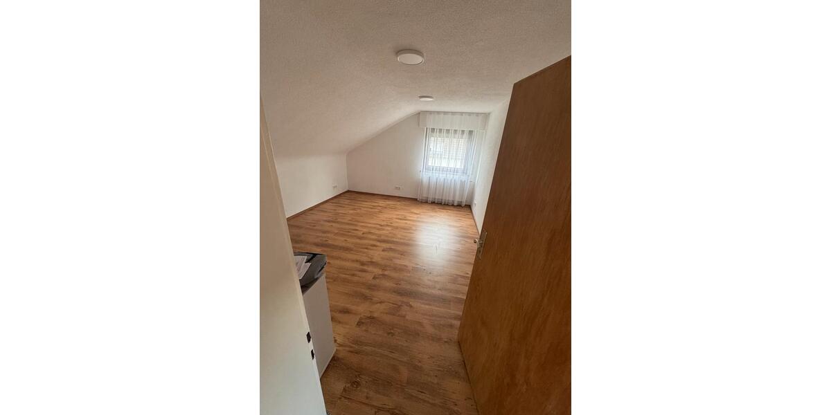 Dachgeschoßwohnung Walheim - 3 Zimmer, 75 m&sup2;, 900&euro; | Angebot:26589610