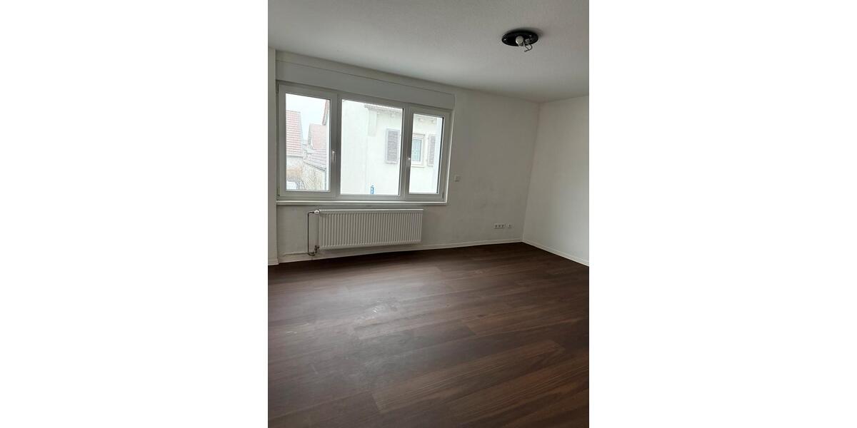 Etagenwohnung Pfungstadt - 5 Zimmer, 140 m&sup2;, 2.000&euro; | Angebot:25141646
