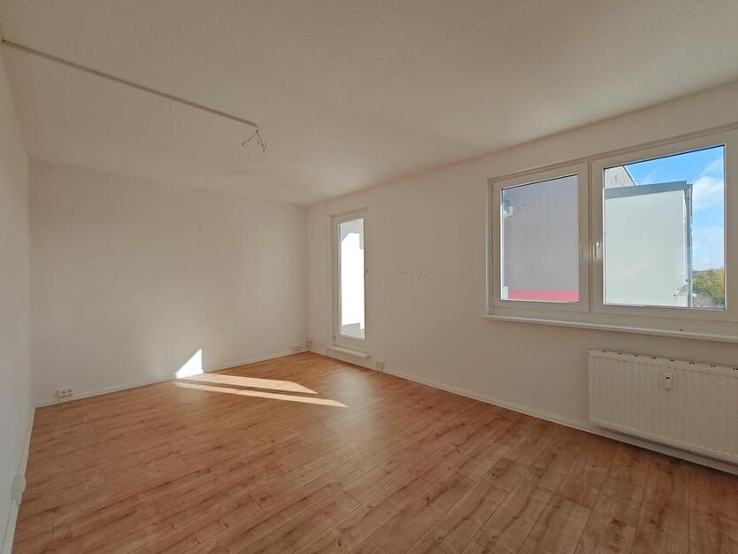 DREI ZIMMER mit BALKON - sofort einzugsbereit zimmer