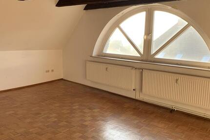 Renovierte große 3 Zimmer Dachgeschosswohnung in Schönberg ab sofort zu vermieten 3 zimmer