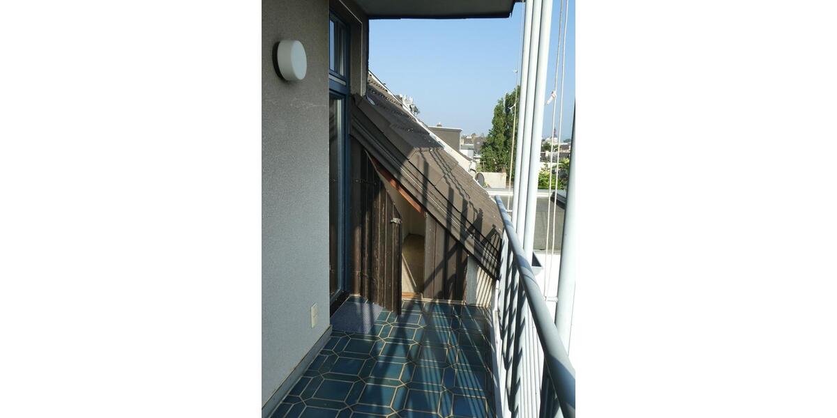 Dachgeschoßwohnung Bonn Poppelsdorf - 3.5 Zimmer, 77 m&sup2;, 850&euro; | Angebot:25991585