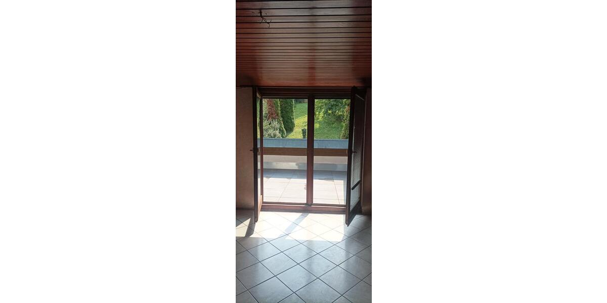 Dachgeschoßwohnung Sinsheim - 2 Zimmer, 100 m&sup2;, 680&euro; | Angebot:26567978