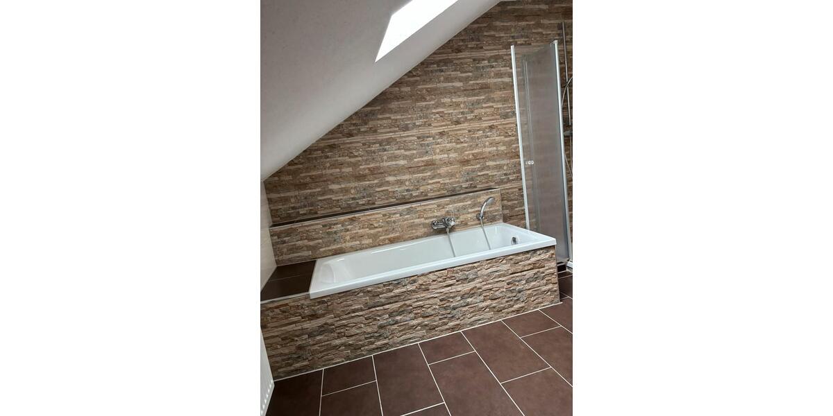 Dachgeschoßwohnung Schöllnach - 3 Zimmer, 78 m&sup2;, 650&euro; | Angebot:25971858