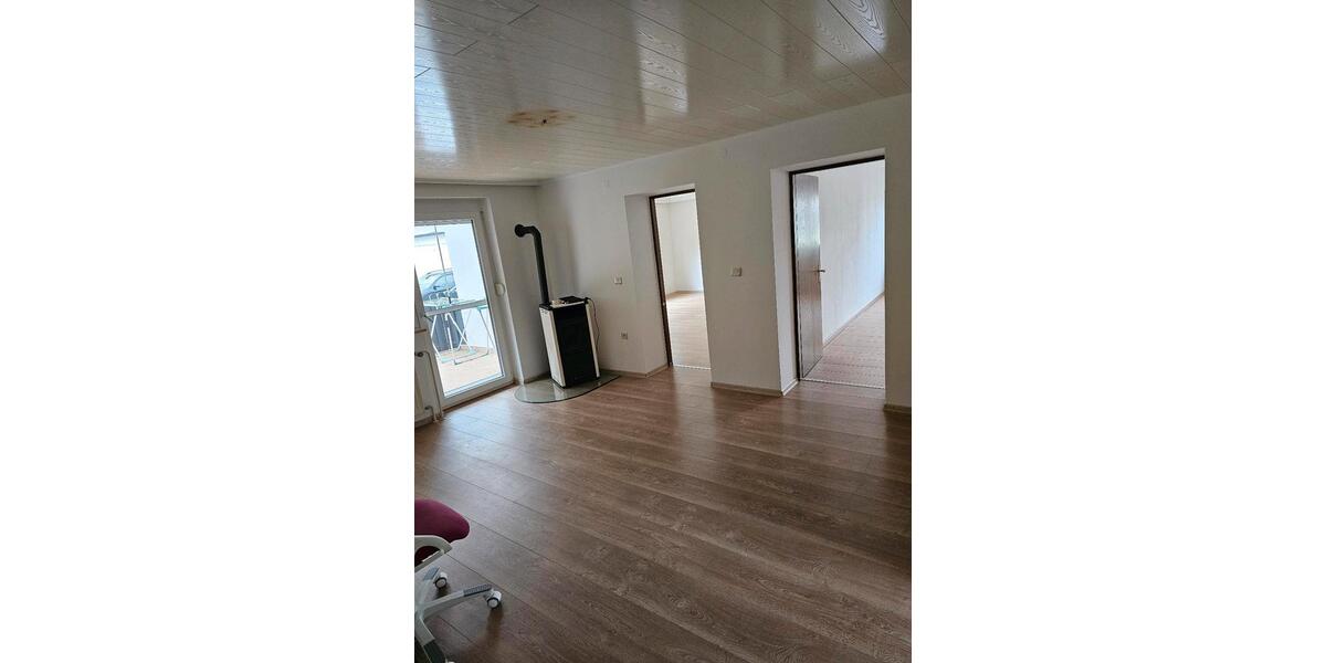 Erdgeschoßwohnung Dingolfing - 3.5 Zimmer, 97 m&sup2;, 1.300&euro; | Angebot:26036593