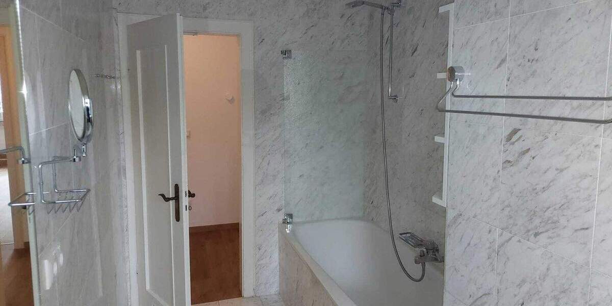 Geräumige 3,5 Zimmer Wohnung in bester Lage direkt an der Wöhrder Wiese mit Stellplatz 3 zimmer