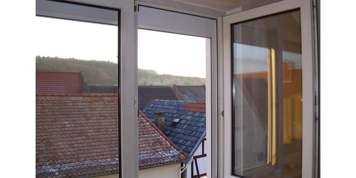 Sehr schöne Dachgeschosswohnung mit großem Balkon 2 zimmer