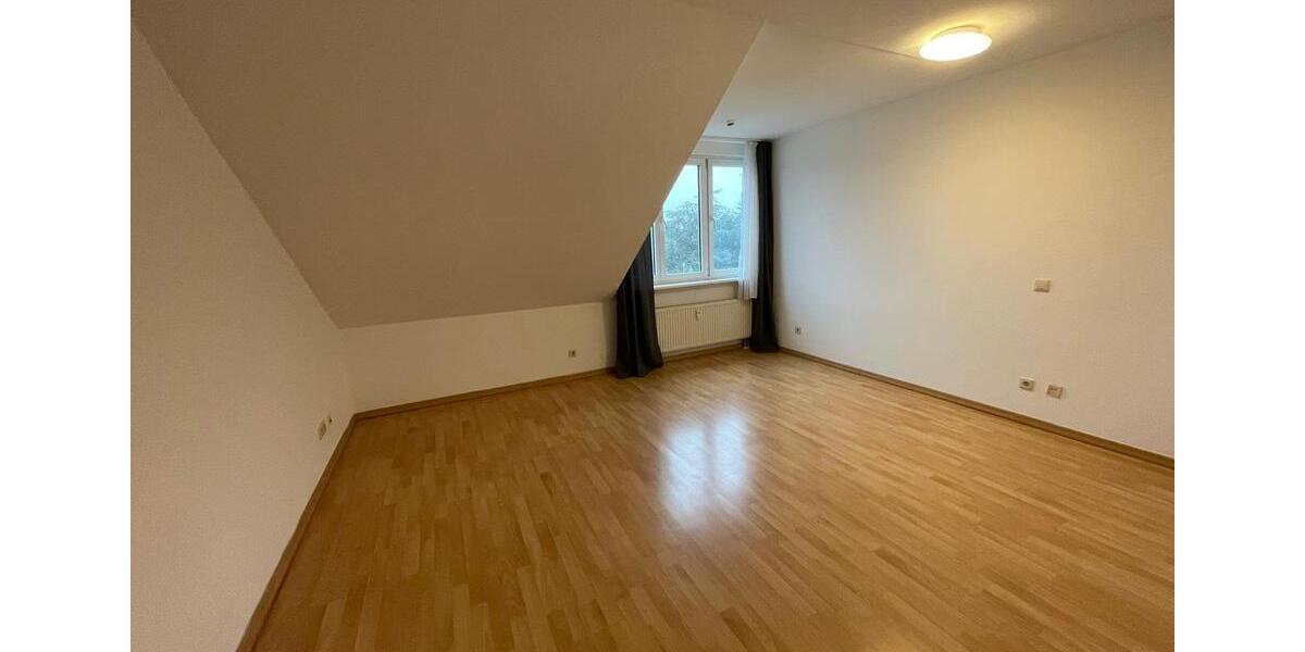 Ruhiges, möbliertes 1-Zi.-DG-Apartment in Karlsruhe-Neureut 1 zimmer