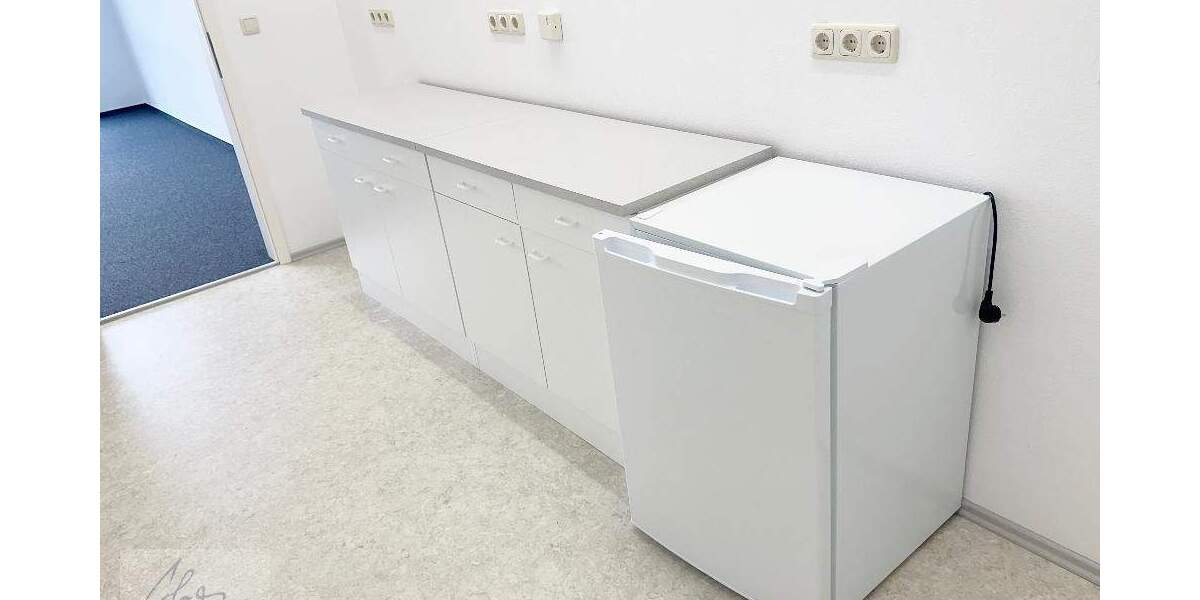 ***Lichtdurchflutete Gewerbeeinheit im Einkaufspark Nünchritz*** - perfekte Lage für Ihr Business! zimmer