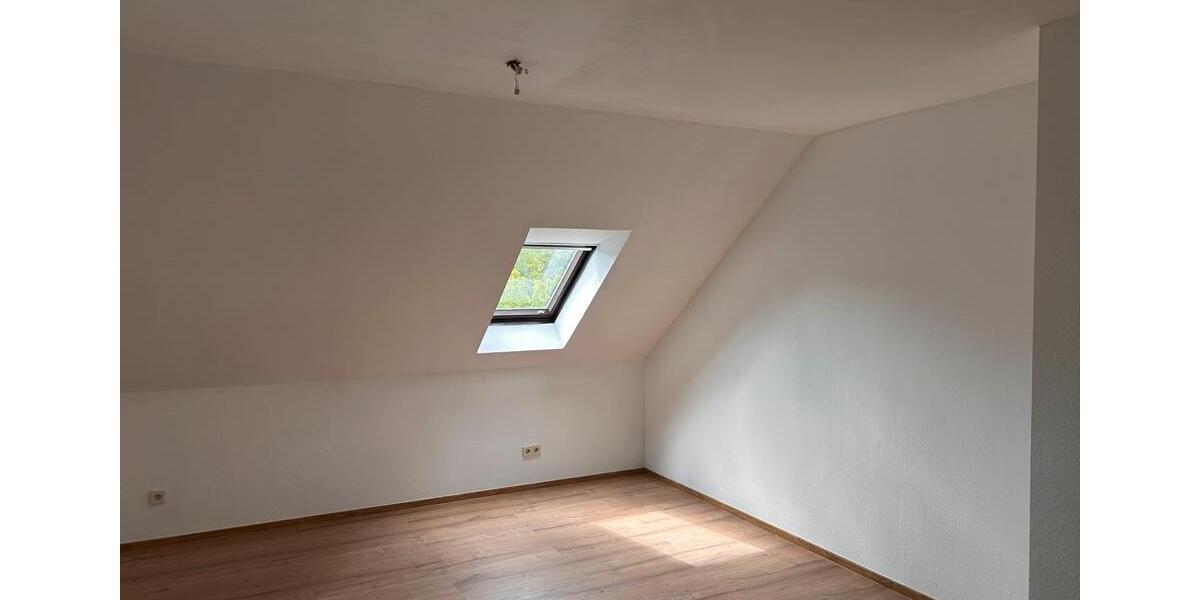 Etagenwohnung Bonn - 3 Zimmer, 95 m&sup2;, 1.300&euro; | Angebot:26582024