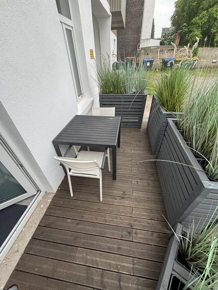 SinglePaar, EG barrierefrei, saniert, 2 Zimmer mit Terasse