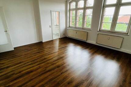Helle 3 Zimmer-Whg im schönen Altbau! 3 zimmer