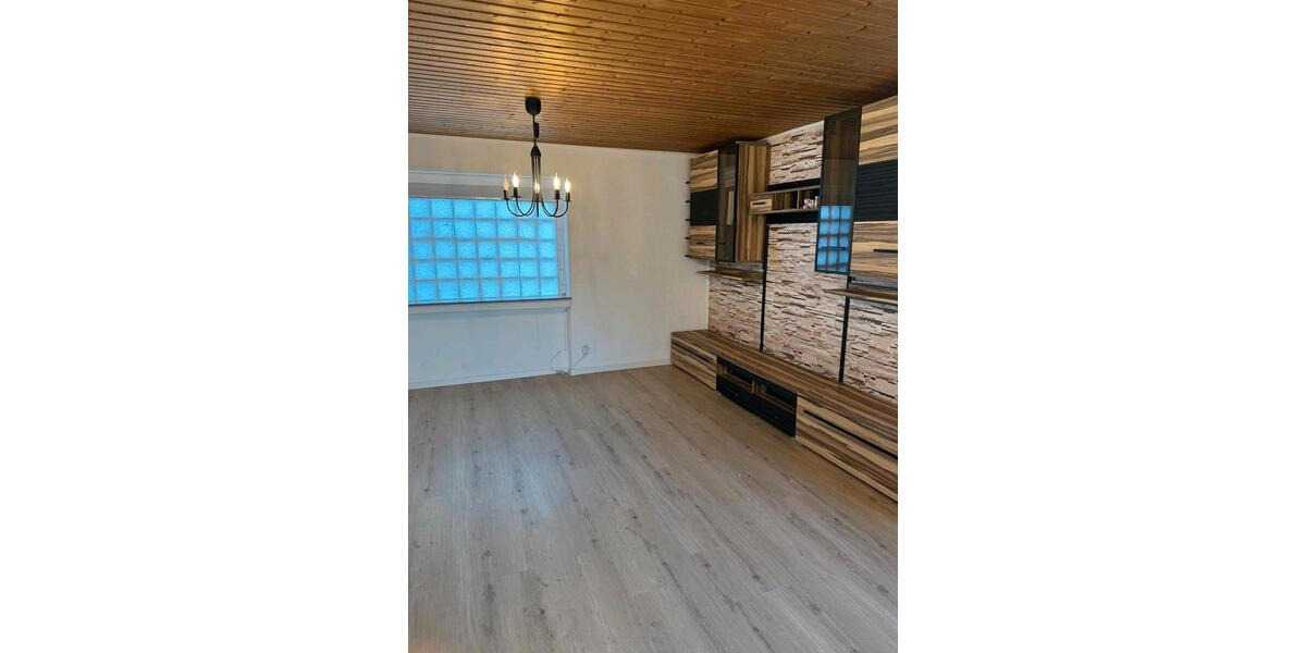 Helle 3,5 Zimmer-Wohnung mit Balkon und Stellplatz in Marbach a.N 3.5 zimmer