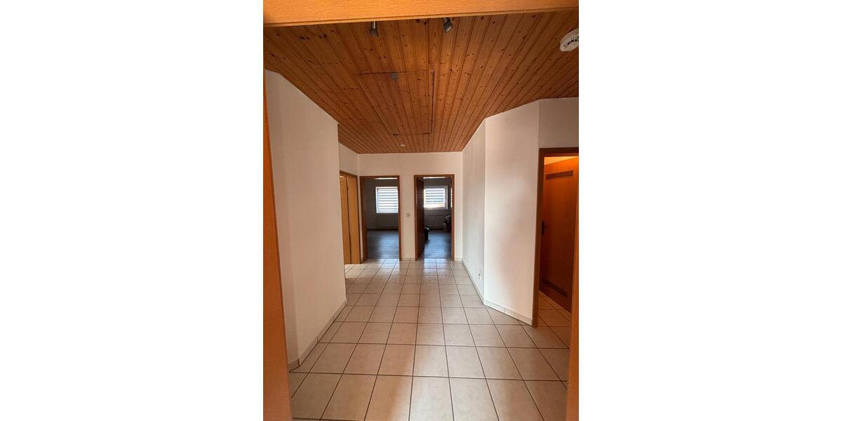 Dachgeschoßwohnung Hargesheim - 3 Zimmer, 90 m&sup2;, 950&euro; | Angebot:26699786
