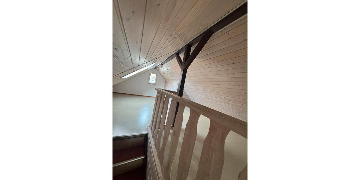 Dachgeschoßwohnung Frankenblick - 3 Zimmer, 78 m&sup2;, 670&euro; | Angebot:25285645