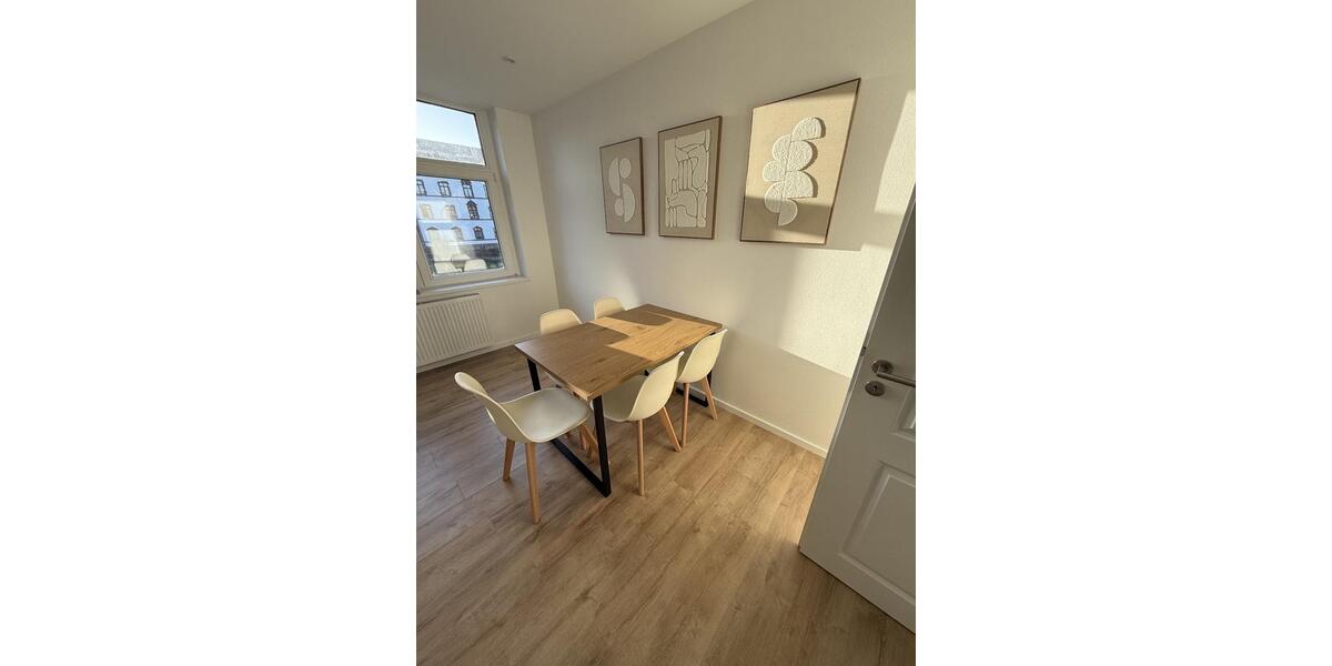 Wohnen auf Zeit Glauchau - 8 Zimmer, 156 m&sup2;, 15&euro; | Angebot:17320207