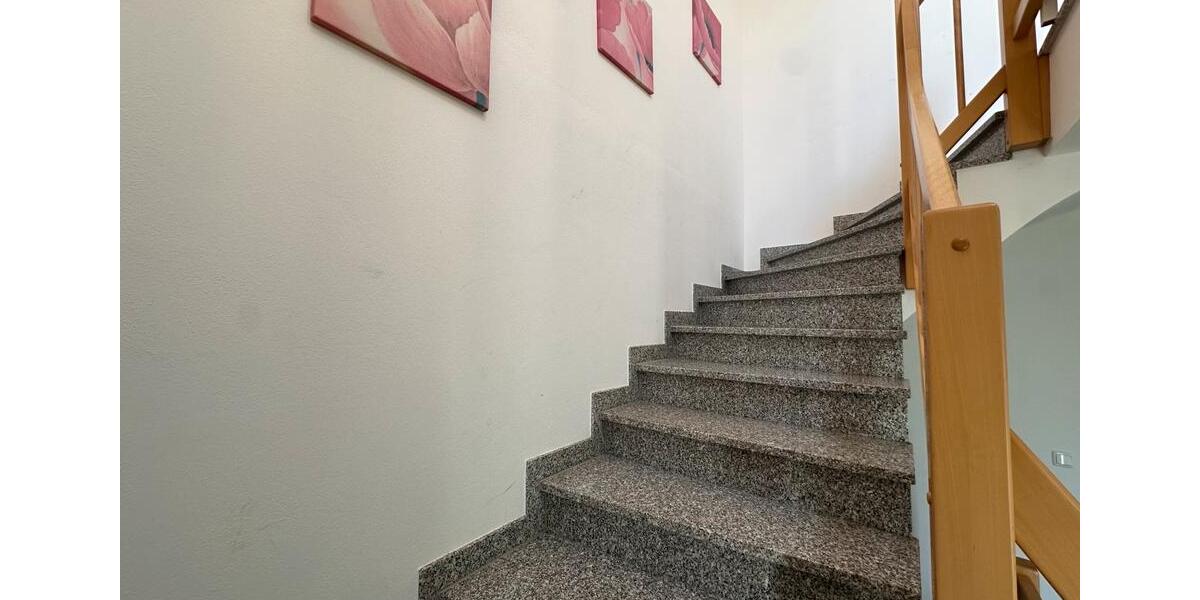 Dachgeschoßwohnung Pentling - 2 Zimmer, 76 m&sup2;, 1.205&euro; | Angebot:26505545