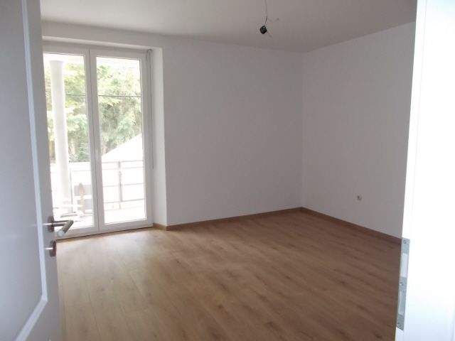 Schicke Wohnung in Top Zustand mit, überdachtem Balkon im 1. OG eines 3 FHS in St. Ingbert - Rohrbach