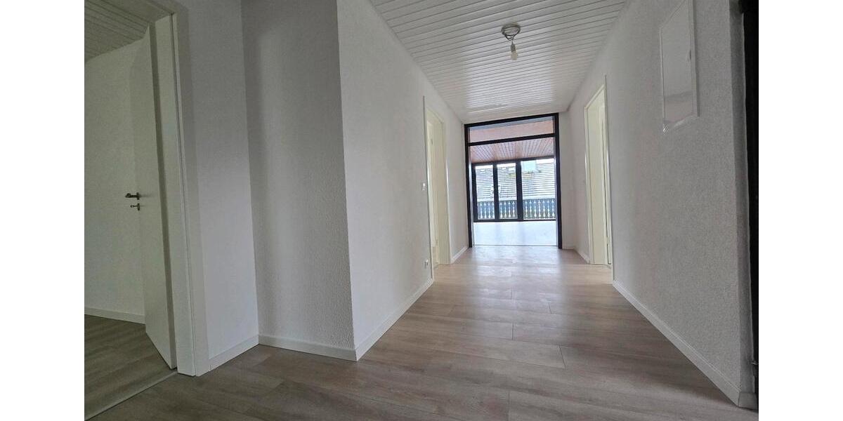 Dachgeschoßwohnung Essingen - 3 Zimmer, 115 m&sup2;, 1.190&euro; | Angebot:26475185