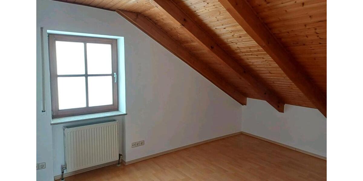 Dachgeschoßwohnung Eichstätt - 4 Zimmer, 76 m&sup2;, 800&euro; | Angebot:24689196