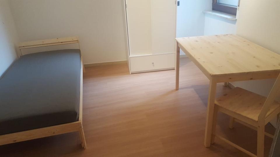 Wohnen auf Zeit Großbottwar - 8 Zimmer, 15 m&sup2;, 350&euro; | Angebot:25862944