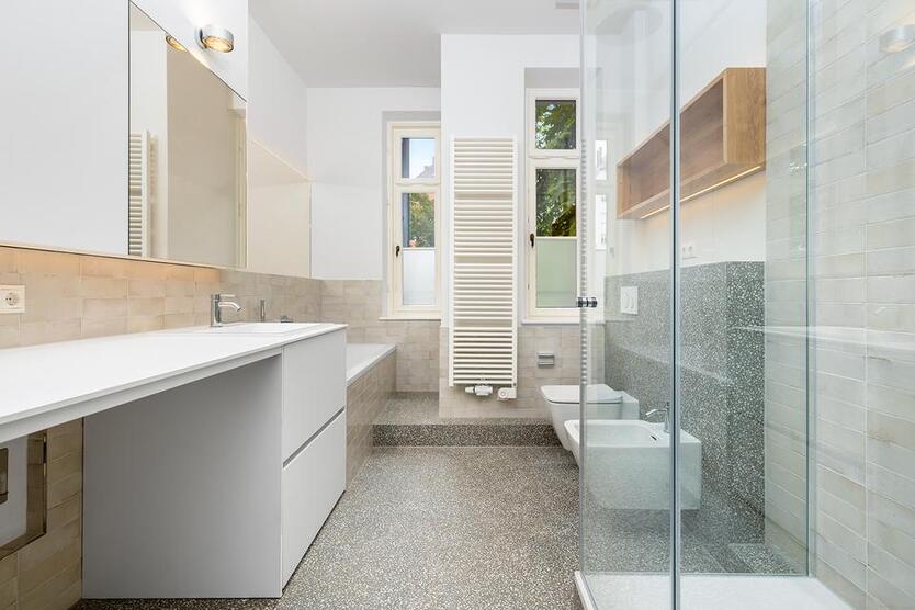 5-Zimmer-Wohnung im ersten Obergeschoss einer herrschaftlich sanierten Jugendstilvilla mit Balkon zimmer