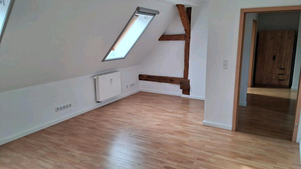 Schöne 2 Zimmer Dachgeschosswohnung ab sofort zu vermieten 2 zimmer