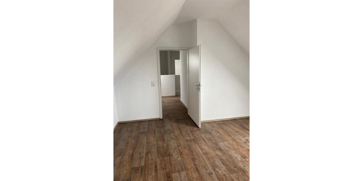 Dachgeschoßwohnung Staufenberg - 3 Zimmer, 95 m&sup2;, 1.000&euro; | Angebot:26254515