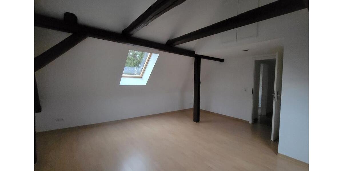 Dachgeschoßwohnung Hecklingen - 4 Zimmer, 80 m&sup2;, 500&euro; | Angebot:24817183