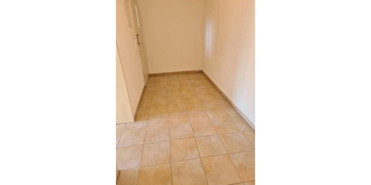 Etagenwohnung Ludwigshafen am Rhein - 2 Zimmer, 50 m&sup2;, 400&euro; | Angebot:24753416