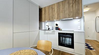 MÖBLIERT MIT BALKON IM NEUBAU