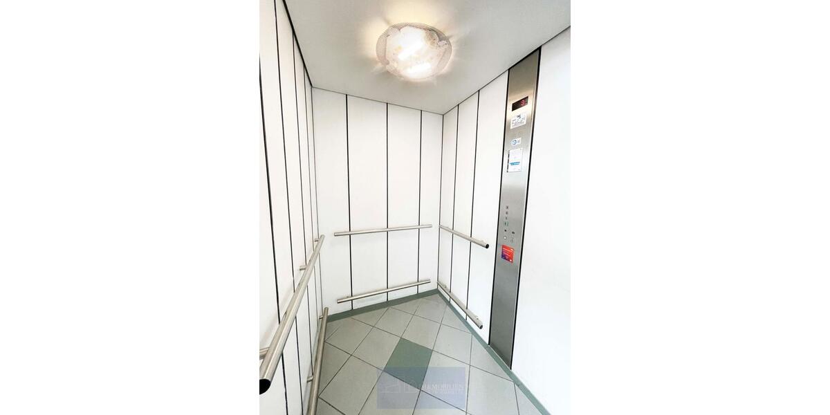 ERLANGEN-TENNENLOHE - HELLE BÜROS - KÜCHE - TEIKLIMA - BAB 373ÖPNVAIRPORT zimmer