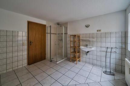 1 Zimmer Wohnung mit Bad und Küche