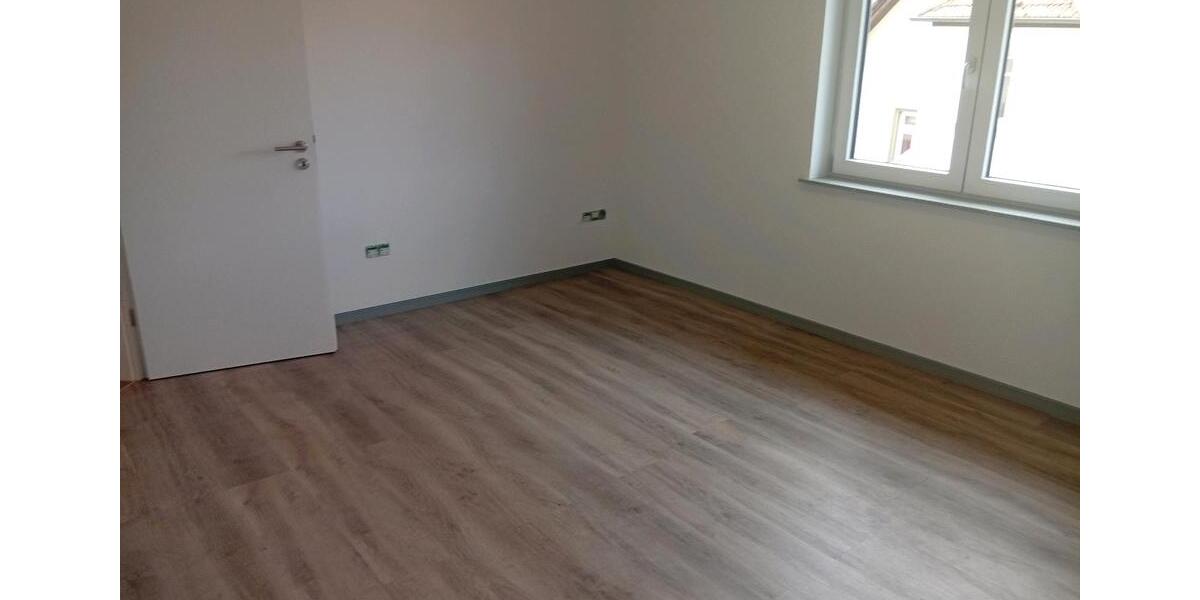 Etagenwohnung Kleinlangheim - 3 Zimmer, 120 m&sup2;, 1.200&euro; | Angebot:26566519