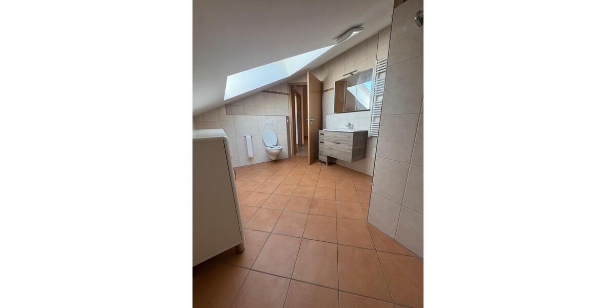 Dachgeschoßwohnung Deggendorf - 2.5 Zimmer, 72 m&sup2;, 790&euro; | Angebot:26603779