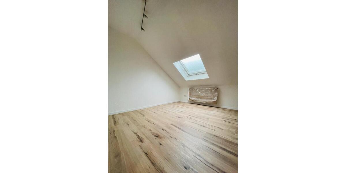 Dachgeschoßwohnung Neustadt bei Coburg - 4 Zimmer, 135 m&sup2;, 950&euro; | Angebot:24745766