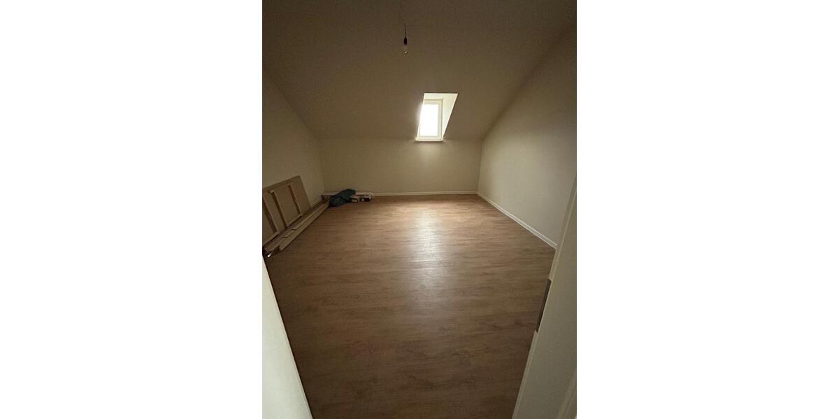 Dachgeschoßwohnung Neuwied - 3.5 Zimmer, 104 m&sup2;, 1.100&euro; | Angebot:24806084