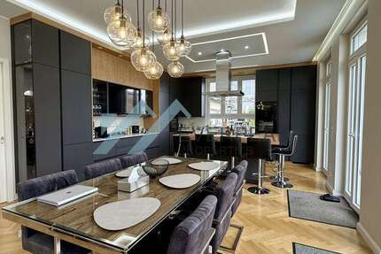 Haus zum Mieten in Potsdam 7.500 € 300 m²