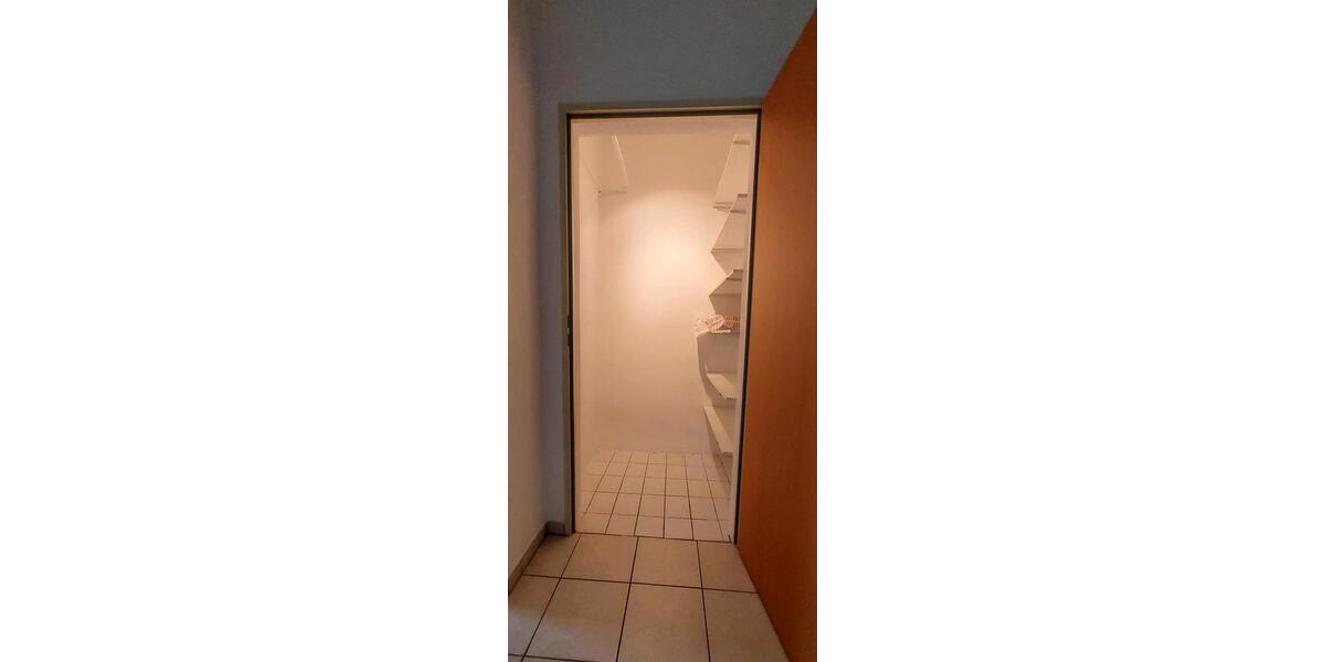 Etagenwohnung Vestenbergsgreuth - 4 Zimmer, 100 m&sup2;, 825&euro; | Angebot:26431471