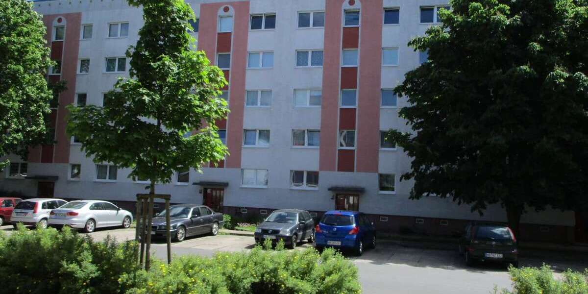 Etagenwohnung Neubrandenburg Oststadt - 4 Zimmer, 76 m&sup2;, 366&euro; | Angebot:27221068