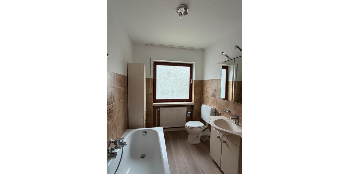 Etagenwohnung Bebra - 4 Zimmer, 102 m&sup2;, 750&euro; | Angebot:26482958