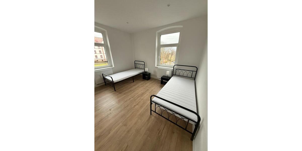 Wohnen auf Zeit Glauchau - 8 Zimmer, 156 m&sup2;, 15&euro; | Angebot:17320207