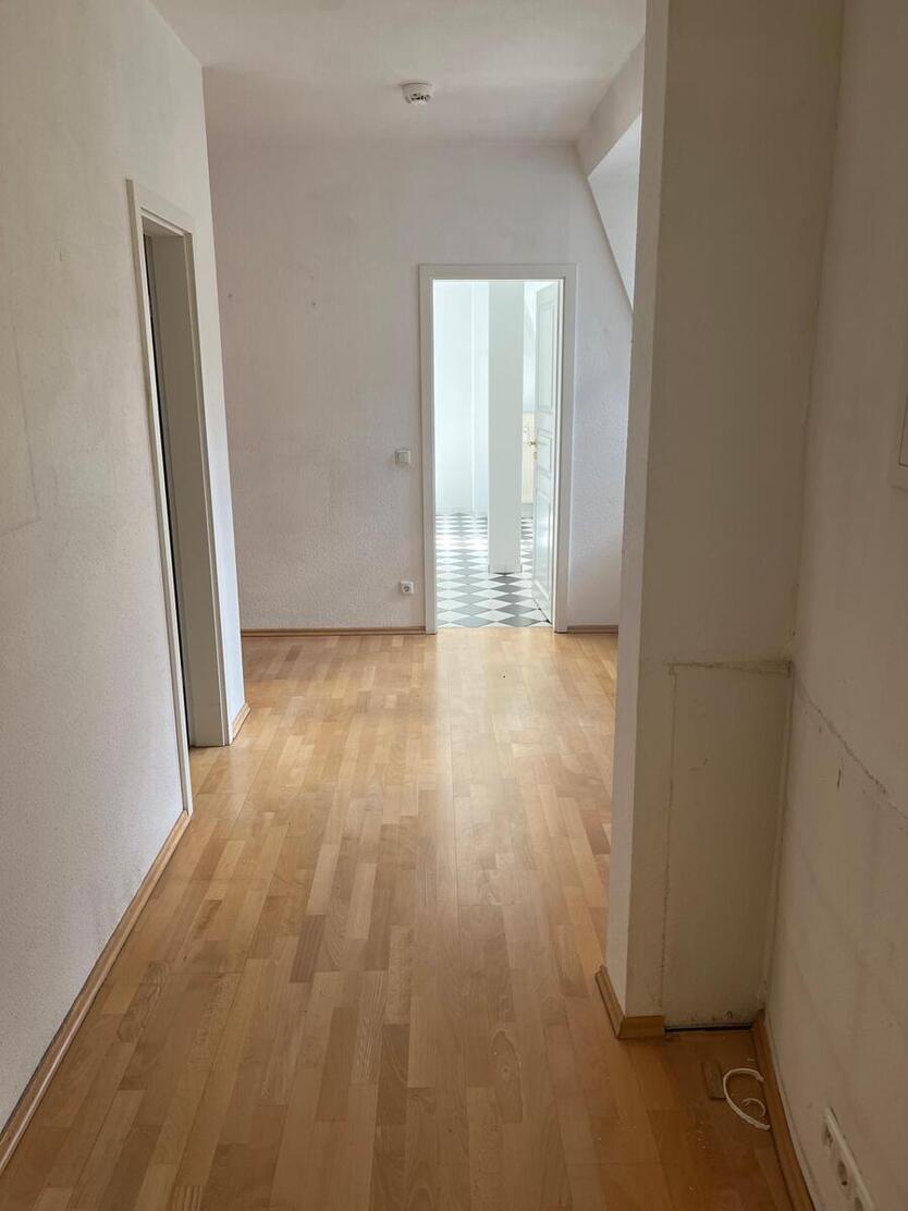 Renovierung in eigener Hand ! Tolle Lage, Herrliche Wohnung mit Balkon...5 Monate mietfrei 4 zimmer